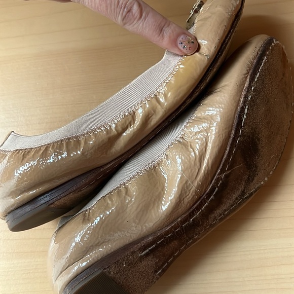 TORY BURCH Tan Patent Leather Ballet Flats Size 6 - Picture 11 of 13